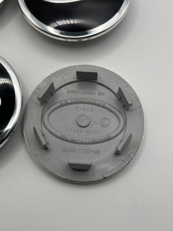 Land Rover 63mm Wheel Center Caps - 4pc Black & Silver Set - Image 3