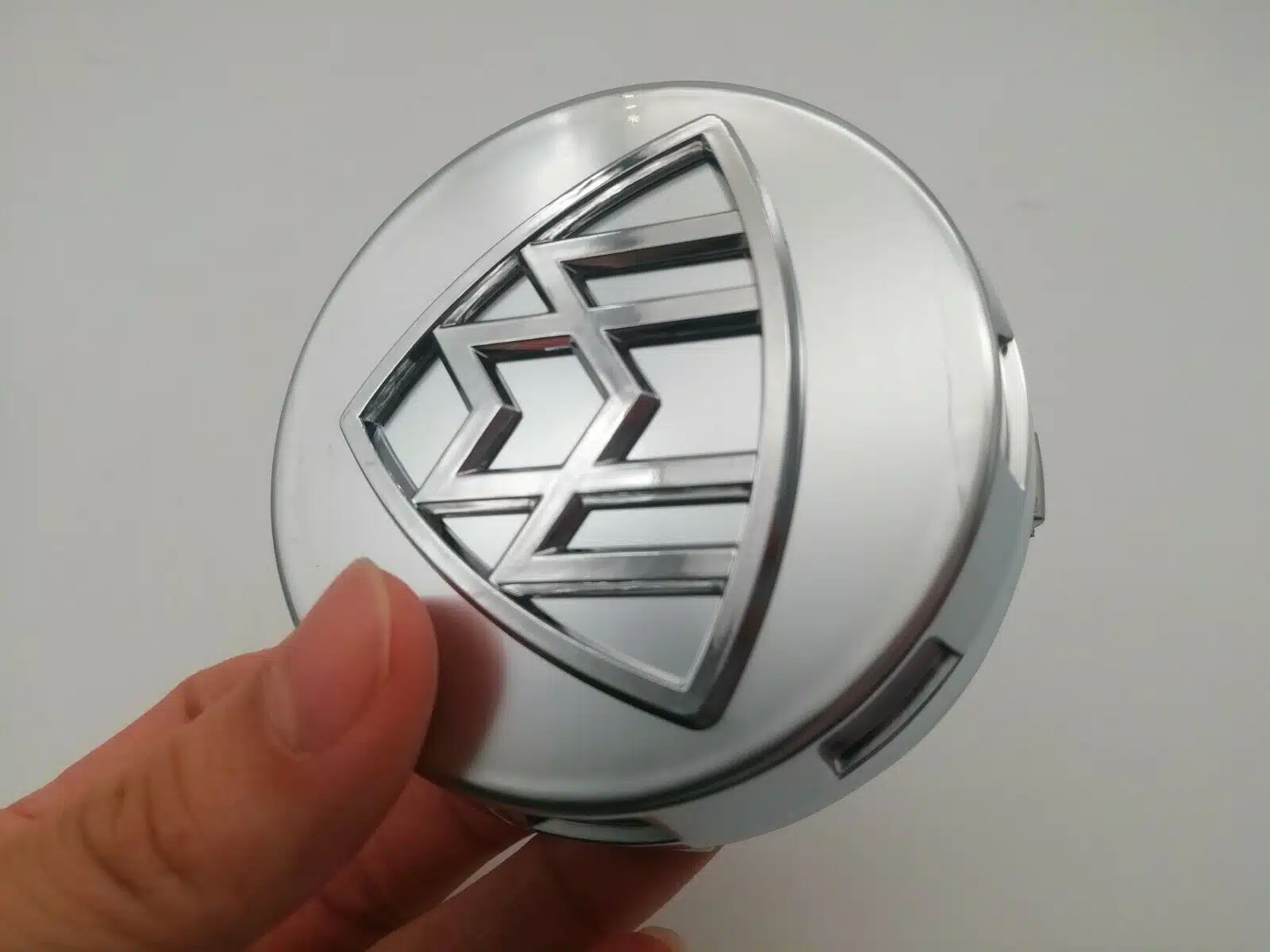 Mercedes Maybach S-Class Silver Wheel Center Caps Mercedes Maybach S-Class Silver Wheel Center Caps